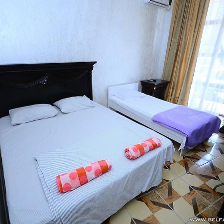 Hotel Belfast Batumi Bagian luar foto