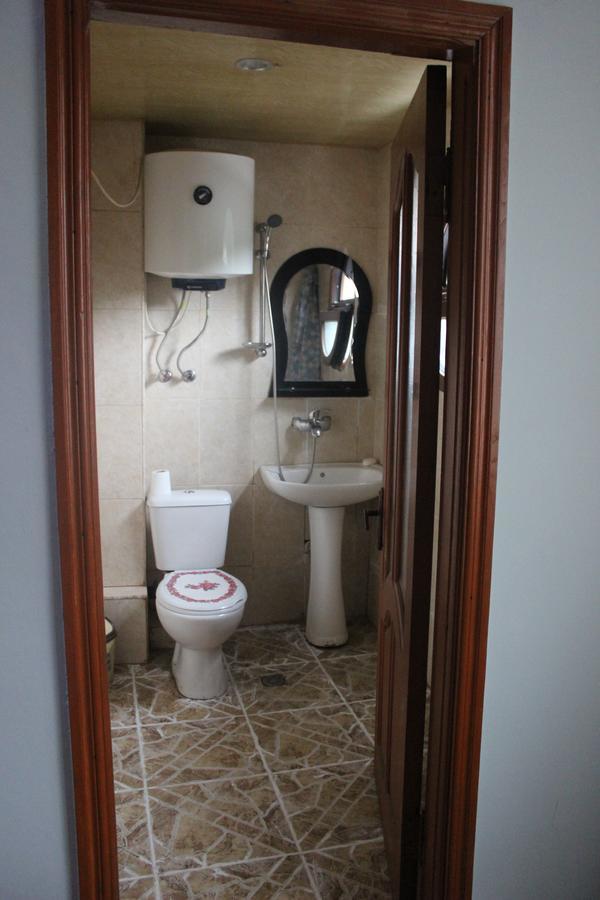 Hotel Belfast Batumi Bagian luar foto
