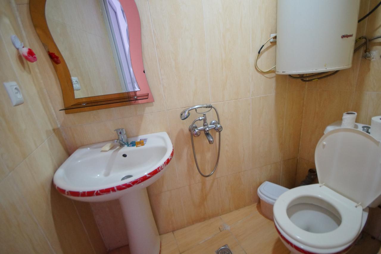 Hotel Belfast Batumi Bagian luar foto