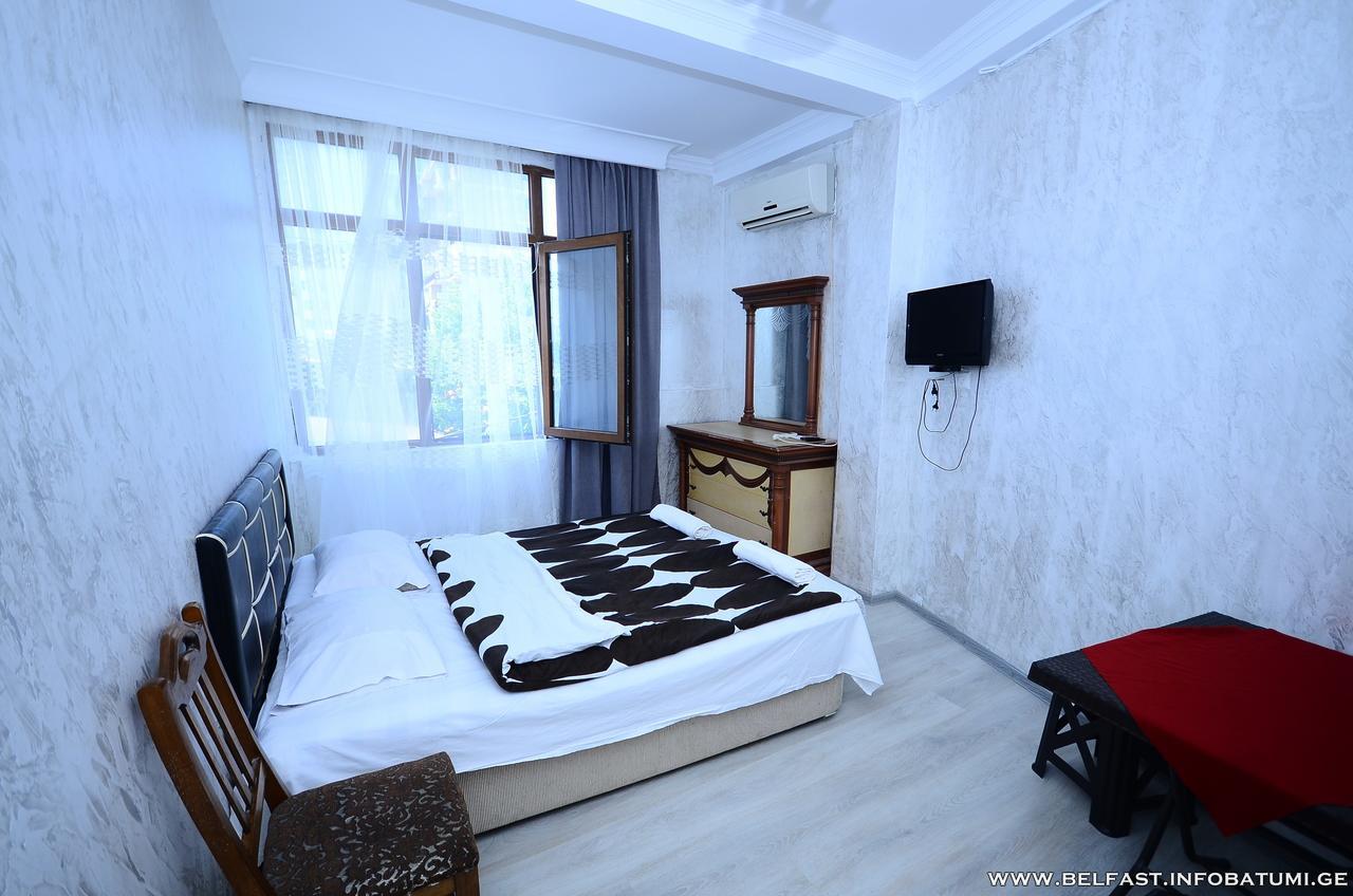 Hotel Belfast Batumi Bagian luar foto