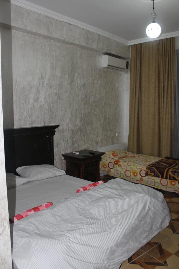 Hotel Belfast Batumi Bagian luar foto
