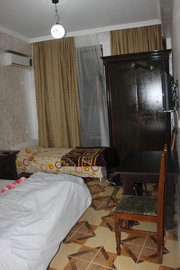 Hotel Belfast Batumi Bagian luar foto