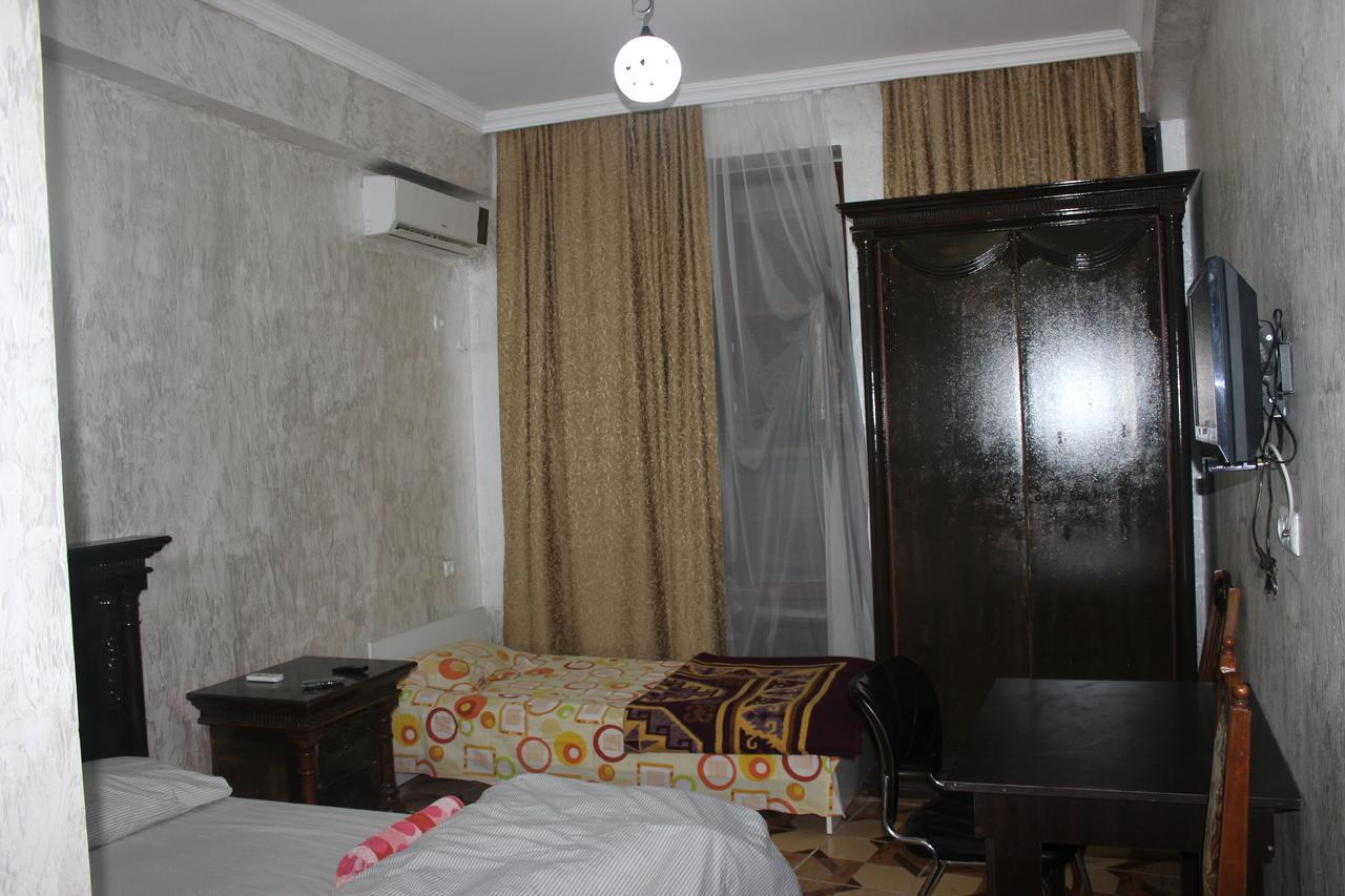 Hotel Belfast Batumi Bagian luar foto