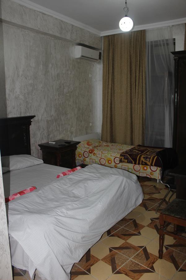 Hotel Belfast Batumi Bagian luar foto